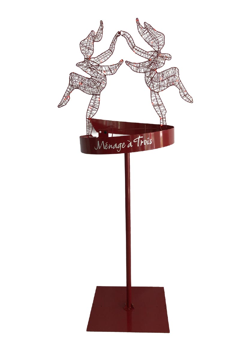 Ménage à Trois Wire Display
